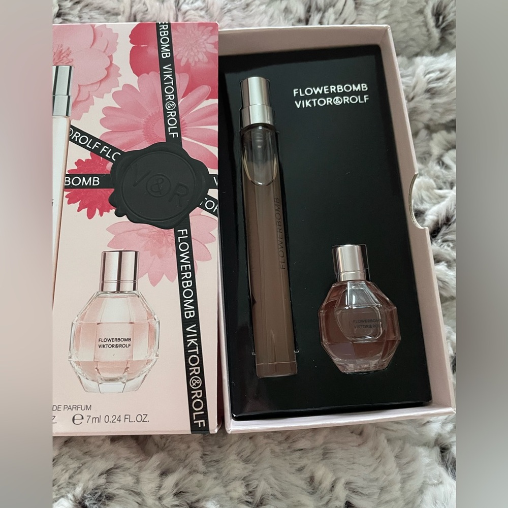 Viktor&Rolf Mini Flowerbomb Eau de Parfum Perfume Set - Picture 3 of 5